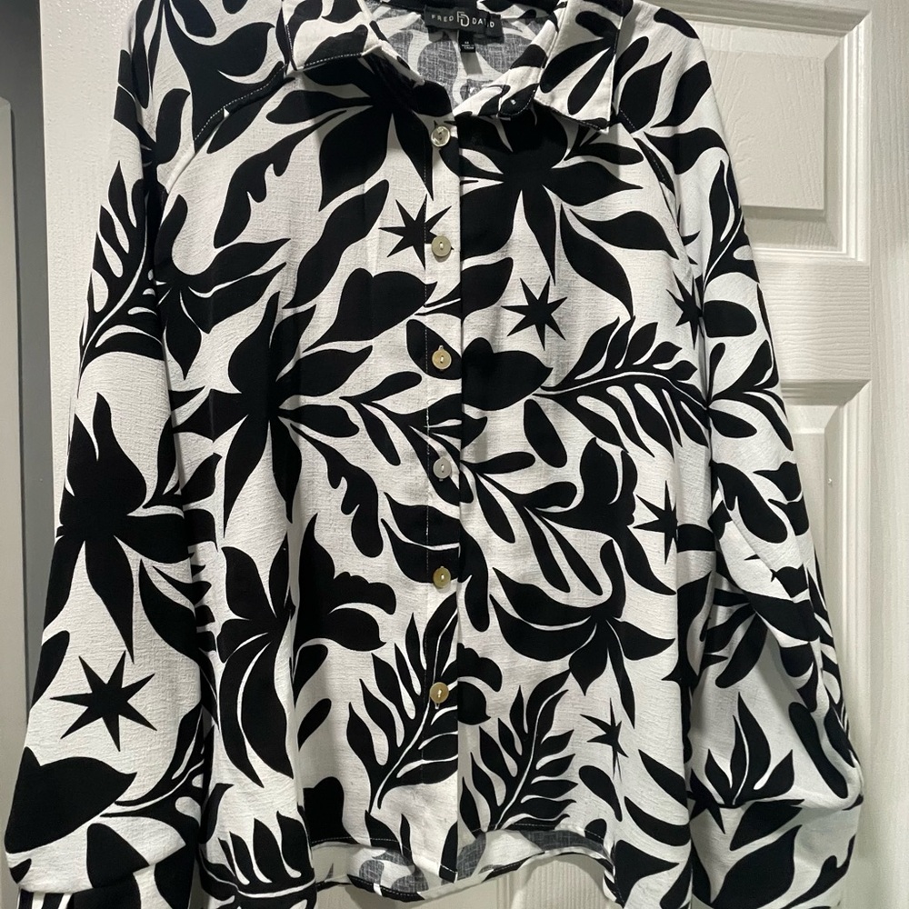 Fred David Black and White Leaf Print & Loft Blouse